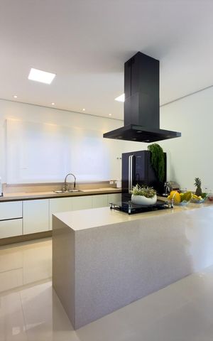 Casa de condomínio à venda com 574m², 4 quartos e 6 vagas Casa de condomínio à venda com 574m², 4 quartos e 6 vagasCozinha