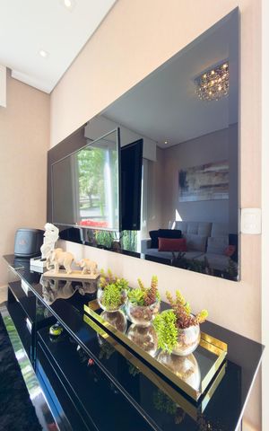 Casa de condomínio à venda com 574m², 4 quartos e 6 vagas Casa de condomínio à venda com 574m², 4 quartos e 6 vagasSala