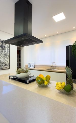 Casa de condomínio à venda com 574m², 4 quartos e 6 vagas Casa de condomínio à venda com 574m², 4 quartos e 6 vagasCozinha