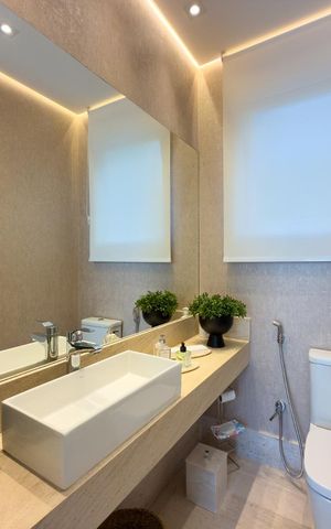 Casa de condomínio à venda com 574m², 4 quartos e 6 vagas Casa de condomínio à venda com 574m², 4 quartos e 6 vagasBanheiro 3