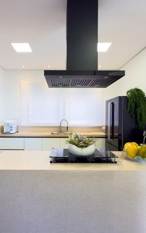 Casa de condomínio à venda com 574m², 4 quartos e 6 vagas Casa de condomínio à venda com 574m², 4 quartos e 6 vagasCozinha