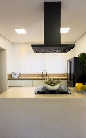 Casa de condomínio à venda com 574m², 4 quartos e 6 vagas Casa de condomínio à venda com 574m², 4 quartos e 6 vagasCozinha