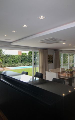 Casa de condomínio para alugar com 311m², 5 quartos e 4 vagas Casa de condomínio para alugar com 311m², 5 quartos e 4 vagasSala