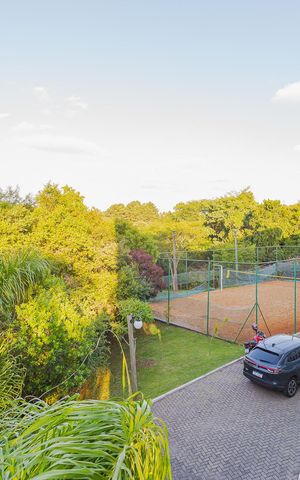 Casa de condomínio para alugar com 311m², 4 quartos e 4 vagas Casa de condomínio para alugar com 311m², 4 quartos e 4 vagasÁrea comum