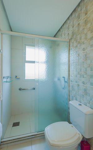 Casa de condomínio para alugar com 311m², 4 quartos e 4 vagas Casa de condomínio para alugar com 311m², 4 quartos e 4 vagasBanheiro social 2