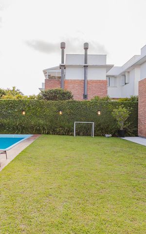 Casa de condomínio para alugar com 311m², 4 quartos e 4 vagas Casa de condomínio para alugar com 311m², 4 quartos e 4 vagasÁrea comum