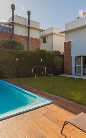 Casa de condomínio para alugar com 311m², 4 quartos e 4 vagas Casa de condomínio para alugar com 311m², 4 quartos e 4 vagasÁrea comum