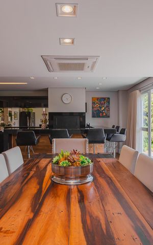 Casa de condomínio para alugar com 311m², 4 quartos e 4 vagas Casa de condomínio para alugar com 311m², 4 quartos e 4 vagasSala