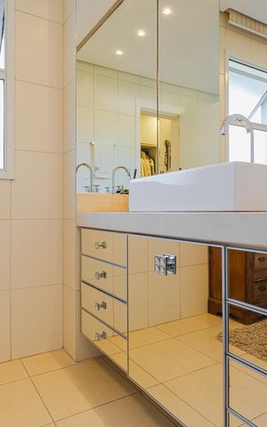 Casa de condomínio para alugar com 311m², 4 quartos e 4 vagas Casa de condomínio para alugar com 311m², 4 quartos e 4 vagasBanheiro da suíte 2