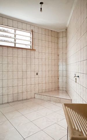 Casa para alugar com 198m², 2 quartos e 3 vagas Casa para alugar com 198m², 2 quartos e 3 vagasBanheiro de serviço