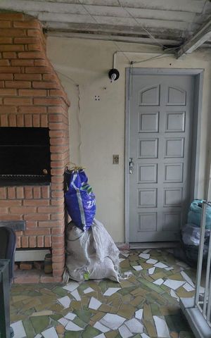 Casa à venda com 216m², 4 quartos e 3 vagas Casa à venda com 216m², 4 quartos e 3 vagasÁrea externa