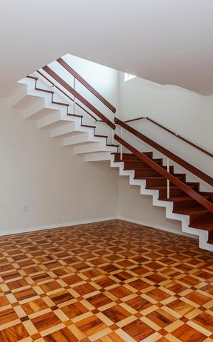 Casa para alugar com 365m², 4 quartos e 4 vagas Casa para alugar com 365m², 4 quartos e 4 vagasSala