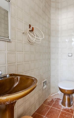 Casa para alugar com 365m², 4 quartos e 4 vagas Casa para alugar com 365m², 4 quartos e 4 vagasBanheiro da Edícula