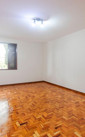 Casa para alugar com 365m², 4 quartos e 4 vagas Casa para alugar com 365m², 4 quartos e 4 vagasQuarto 2
