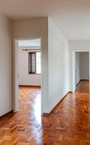 Casa para alugar com 365m², 4 quartos e 4 vagas Casa para alugar com 365m², 4 quartos e 4 vagasHall dos Quartos
