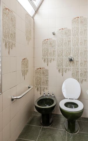 Casa para alugar com 365m², 4 quartos e 4 vagas Casa para alugar com 365m², 4 quartos e 4 vagasBanheiro da Suíte 2