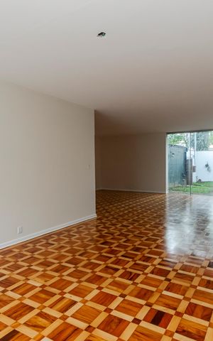 Casa para alugar com 365m², 4 quartos e 4 vagas Casa para alugar com 365m², 4 quartos e 4 vagasSala