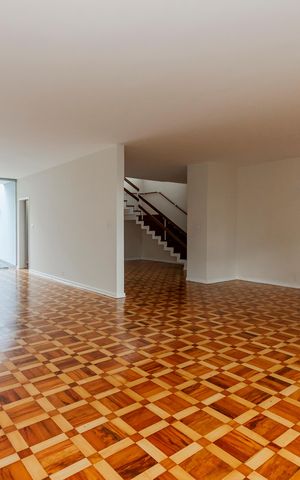 Casa para alugar com 365m², 4 quartos e 4 vagas Casa para alugar com 365m², 4 quartos e 4 vagasSala