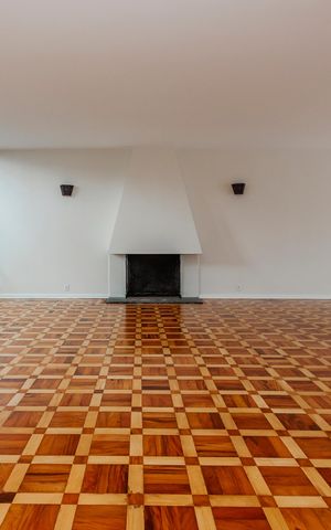 Casa para alugar com 365m², 4 quartos e 4 vagas Casa para alugar com 365m², 4 quartos e 4 vagasSala