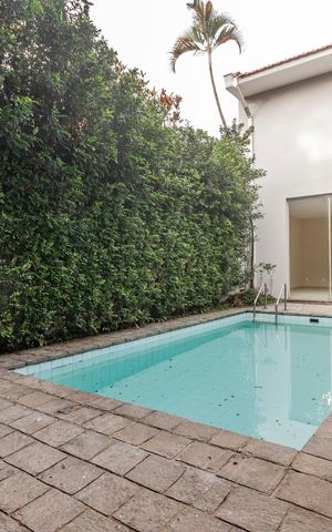 Casa para alugar com 365m², 4 quartos e 4 vagas Casa para alugar com 365m², 4 quartos e 4 vagasPiscina
