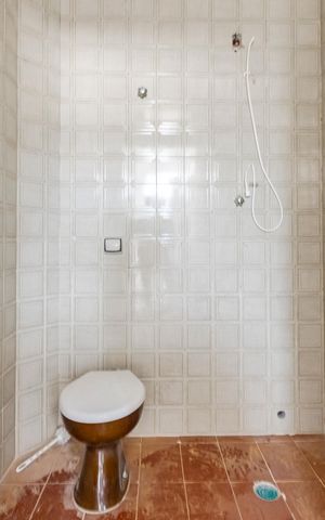 Casa para alugar com 365m², 4 quartos e 4 vagas Casa para alugar com 365m², 4 quartos e 4 vagasBanheiro da Edícula