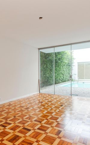 Casa para alugar com 365m², 4 quartos e 4 vagas Casa para alugar com 365m², 4 quartos e 4 vagasSala