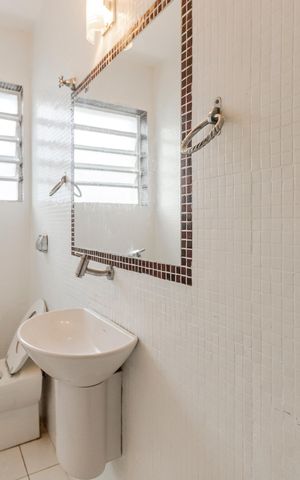 Casa para alugar com 365m², 4 quartos e 4 vagas Casa para alugar com 365m², 4 quartos e 4 vagasLavabo