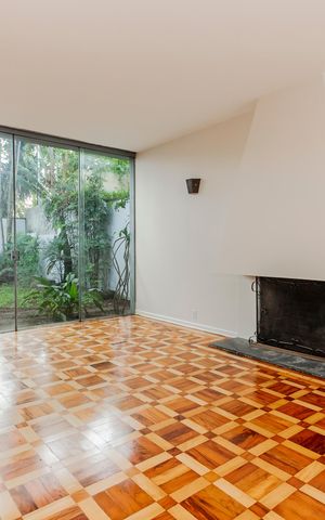 Casa para alugar com 365m², 4 quartos e 4 vagas Casa para alugar com 365m², 4 quartos e 4 vagasSala
