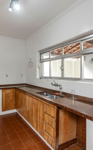 Casa para alugar com 365m², 4 quartos e 4 vagas Casa para alugar com 365m², 4 quartos e 4 vagasCozinha