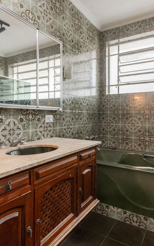 Casa para alugar com 365m², 4 quartos e 4 vagas Casa para alugar com 365m², 4 quartos e 4 vagasBanheiro