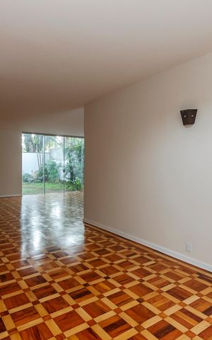 Casa para alugar com 365m², 4 quartos e 4 vagas Casa para alugar com 365m², 4 quartos e 4 vagasSala