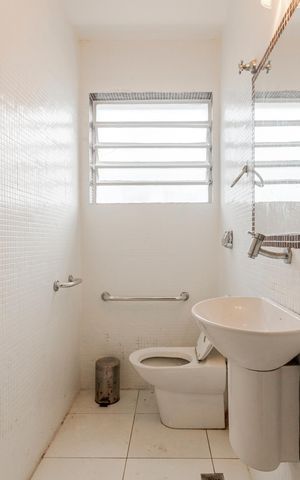 Casa para alugar com 365m², 4 quartos e 4 vagas Casa para alugar com 365m², 4 quartos e 4 vagasLavabo