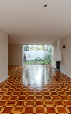 Casa para alugar com 365m², 4 quartos e 4 vagas Casa para alugar com 365m², 4 quartos e 4 vagasSala
