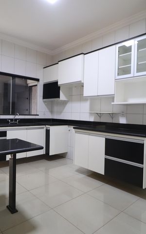 Casa para alugar com 188m², 4 quartos e 2 vagasCozinha
