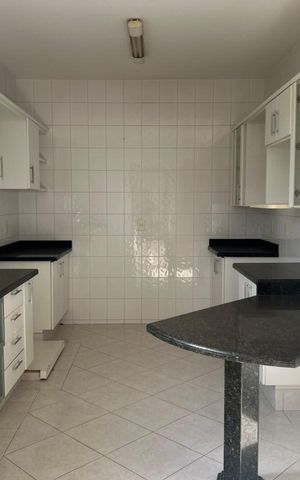 Apartamento para alugar com 201m², 3 quartos e 2 vagas Apartamento para alugar com 201m², 3 quartos e 2 vagasCozinha