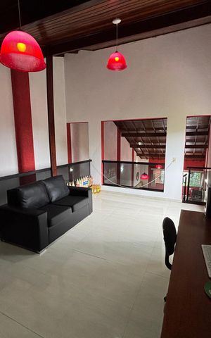 Casa à venda com 203m², 2 quartos e 2 vagas Casa à venda com 203m², 2 quartos e 2 vagasEscritório