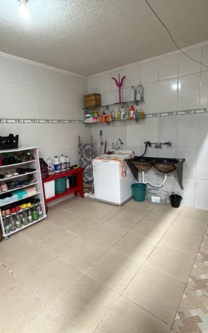 Casa à venda com 203m², 2 quartos e 2 vagas Casa à venda com 203m², 2 quartos e 2 vagasÁrea de Serviço