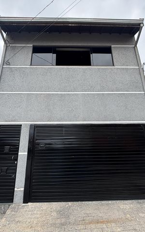 Casa à venda com 203m², 2 quartos e 2 vagas Casa à venda com 203m², 2 quartos e 2 vagasFachada
