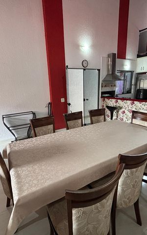 Casa à venda com 203m², 2 quartos e 2 vagas Casa à venda com 203m², 2 quartos e 2 vagasSala de jantar