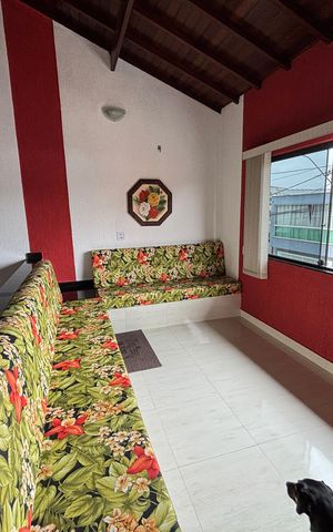 Casa à venda com 203m², 2 quartos e 2 vagas Casa à venda com 203m², 2 quartos e 2 vagasSala