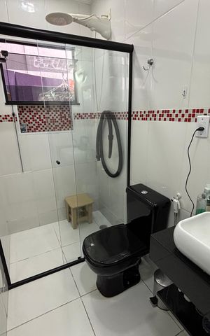 Casa à venda com 203m², 2 quartos e 2 vagas Casa à venda com 203m², 2 quartos e 2 vagasBanheiro