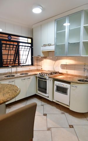 Casa de condomínio para alugar com 238m², 3 quartos e 4 vagasCozinha