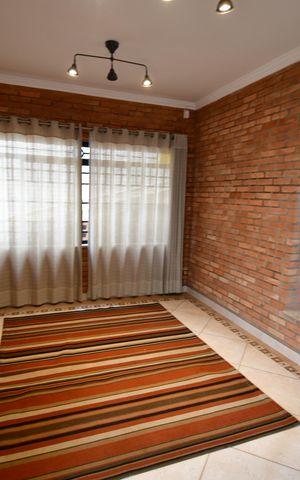 Casa de condomínio para alugar com 238m², 3 quartos e 4 vagasSala