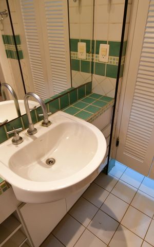 Casa de condomínio para alugar com 238m², 3 quartos e 4 vagasBanheiro Suíte