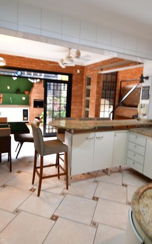 Casa de condomínio para alugar com 238m², 3 quartos e 4 vagasCozinha