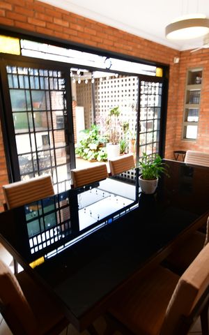 Casa de condomínio para alugar com 238m², 3 quartos e 4 vagasSala