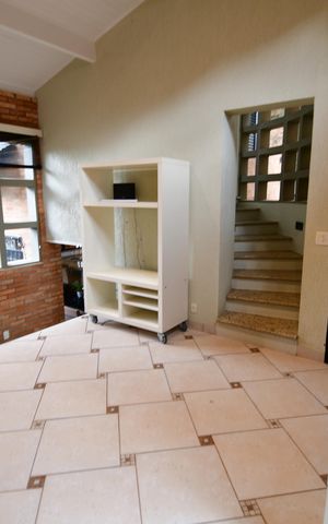 Casa de condomínio para alugar com 238m², 3 quartos e 4 vagasSala