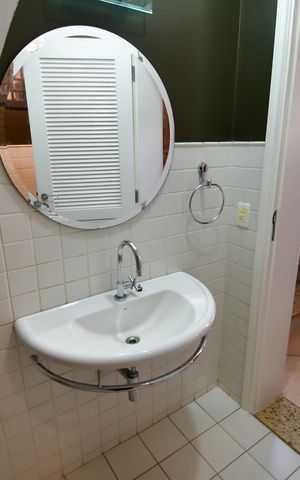 Casa de condomínio para alugar com 238m², 3 quartos e 4 vagasLavabo