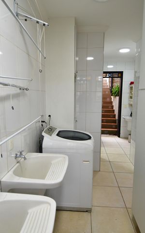 Casa de condomínio para alugar com 238m², 3 quartos e 4 vagasÁrea de Serviço