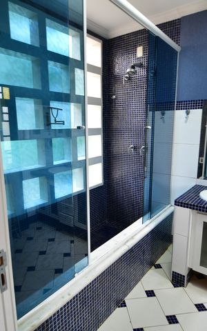 Casa de condomínio para alugar com 238m², 3 quartos e 4 vagasBanheiro Suíte